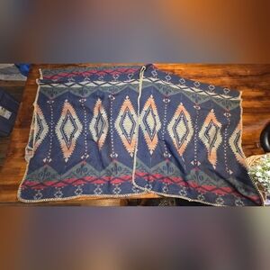 Urban CoCo Women's Color Block Shawl Cape OS Western